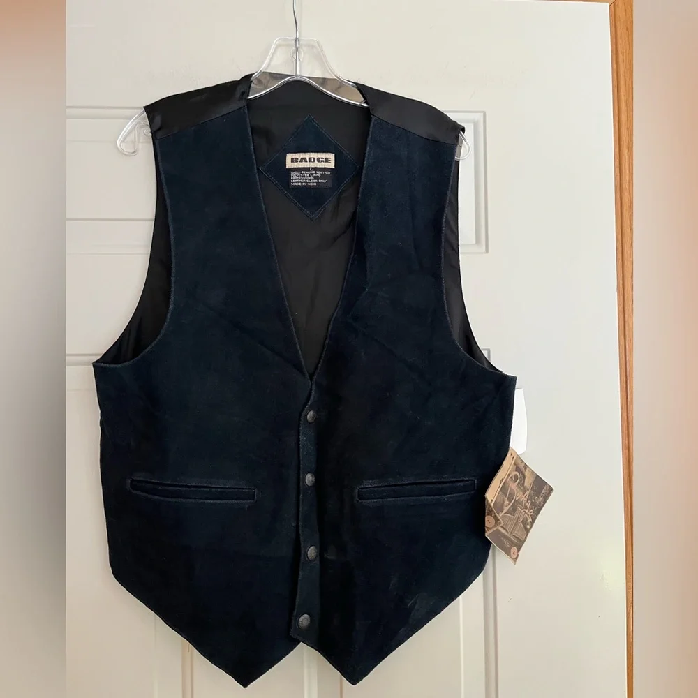 Vintage new men’s Badge blue leather suede vest with snap closure. Size large.